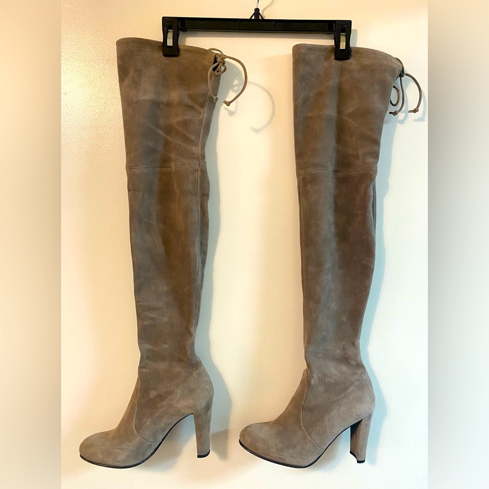 Stuart Weitzman
Highland Over-The-Knee Suede Boots